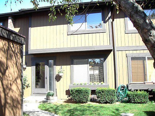 Super townhouse close to Orchard Rd interchange