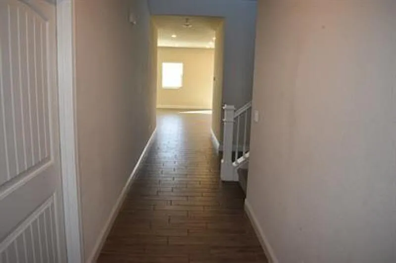 3 bed, 2.5 bath, 2000 sqft, $2,100 — Photo 4