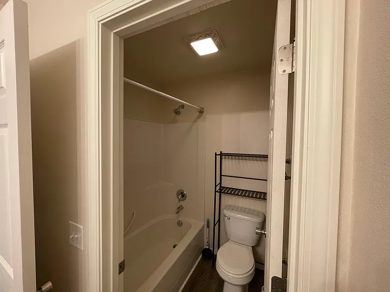 1094 Longbow Ln #E — Photo 15