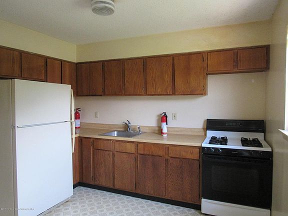 4th image of 648 Denise Ct