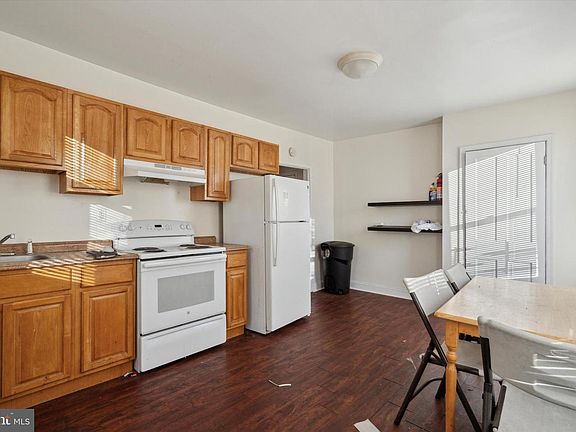 2nd image of 1324 W Cumberland St