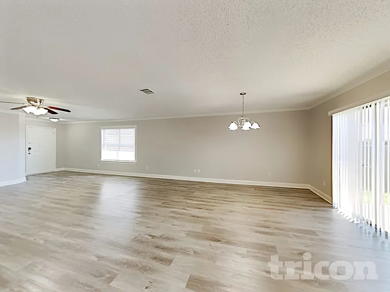 135 Jefferson Dr — Photo 5
