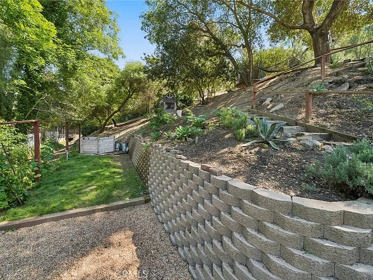 1377 Lewellyn Dr — Photo 27