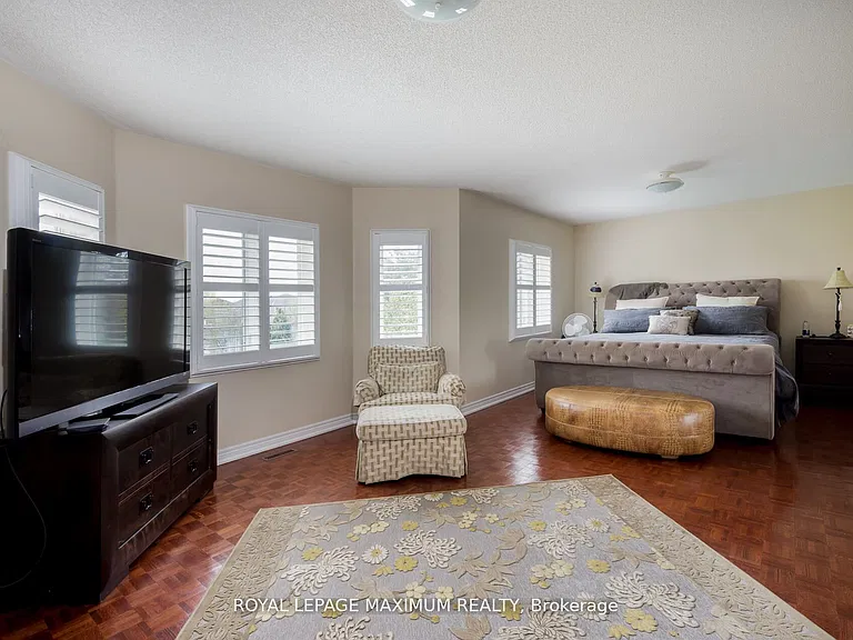 195 Gidleigh Park Cres W — Photo 14