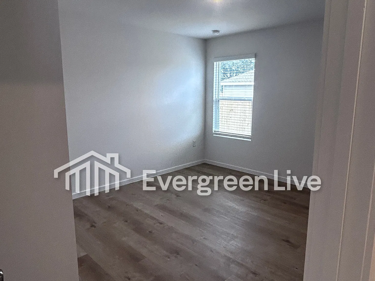 3 bed, 2.0 bath, 1569 sqft, $1,705 — Photo 3