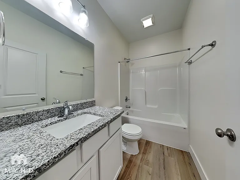5801 Bristol St #5801 — Photo 15