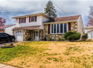 592 Kismet Rd, Philadelphia, PA 19115