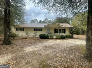 1116 N Lake Dr, East Dublin, GA 31027