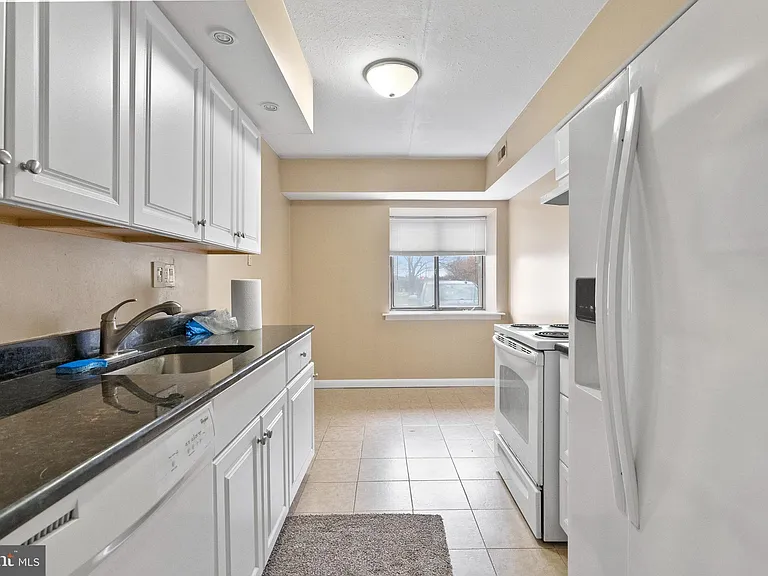 211 James Ct — Photo 7