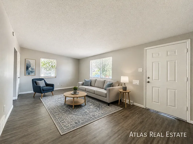4425 N Elizabeth St — Photo 5
