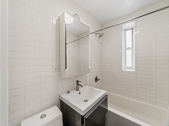 2nd image of 720 W 181st St #6C