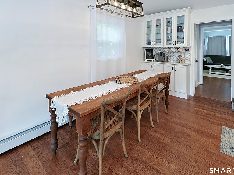 163 Windsor Rd — Photo 8