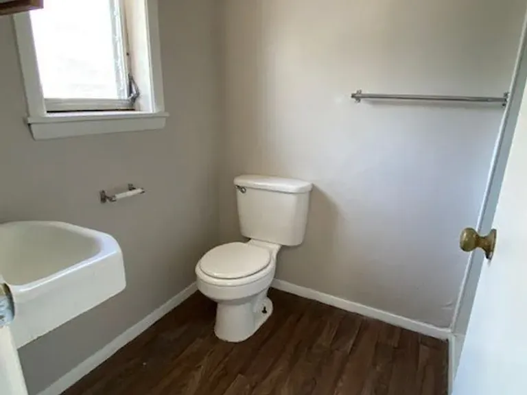 511 W University Ave — Photo 17