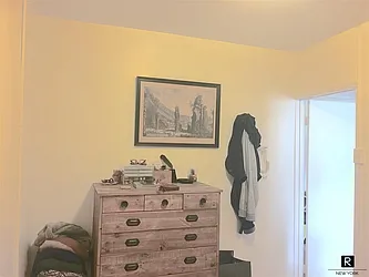 Rented by R New York