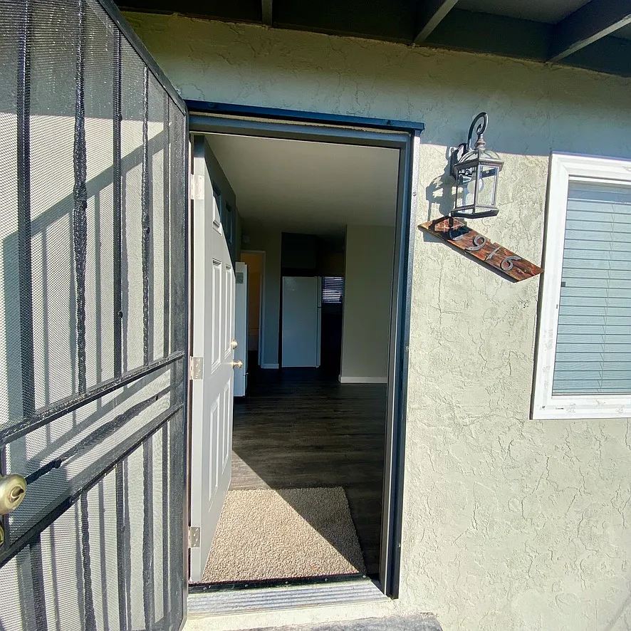 3910 Thorn St — Photo 2