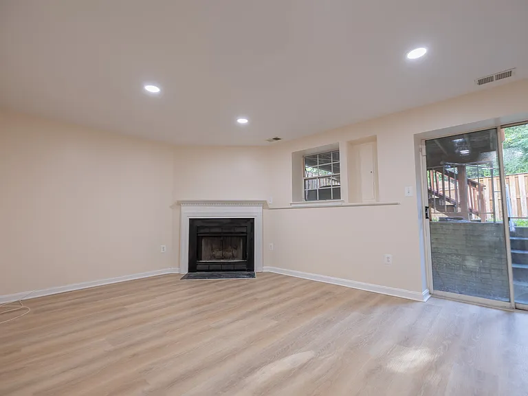 12866 Hyannis Ln — Photo 15