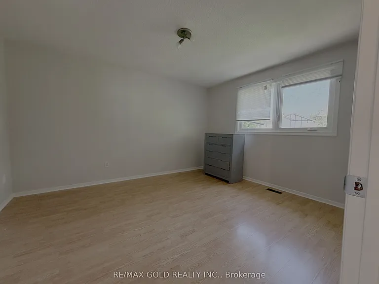 166 Harmony Rd S — Photo 10