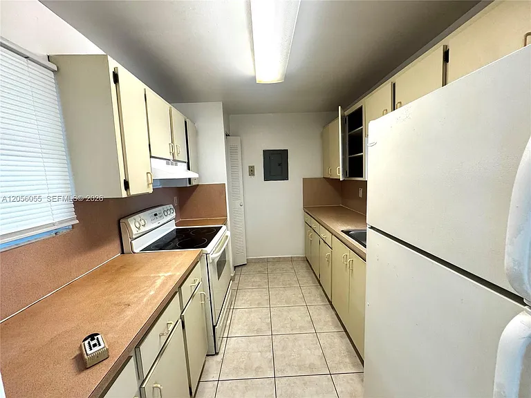 888 NE 132nd St #207 — Photo 3