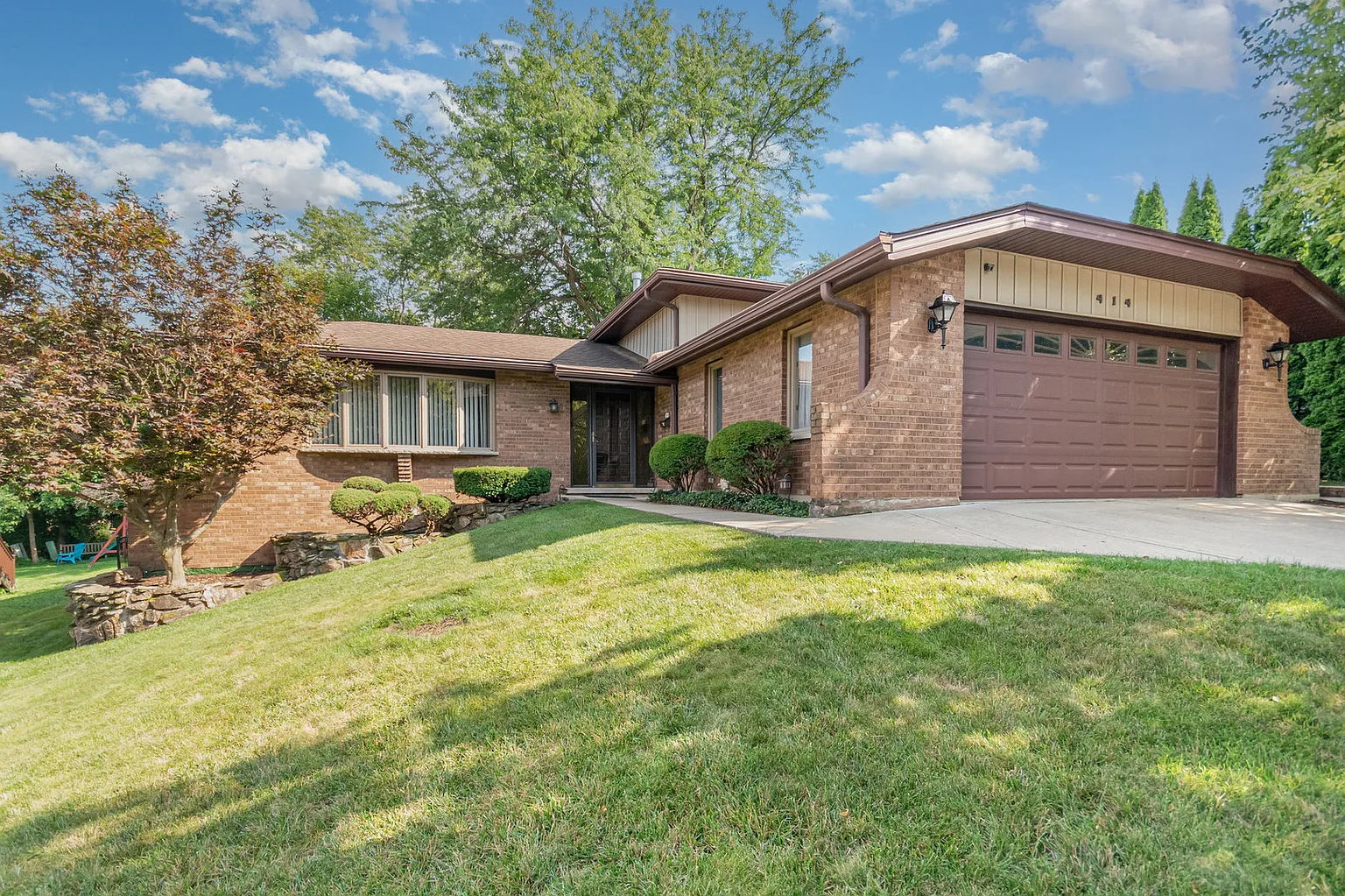 414 Hillview Ct photo 1