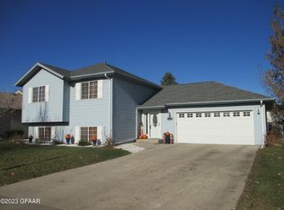 5116 6th Ave N, Grand Forks, ND 58203
