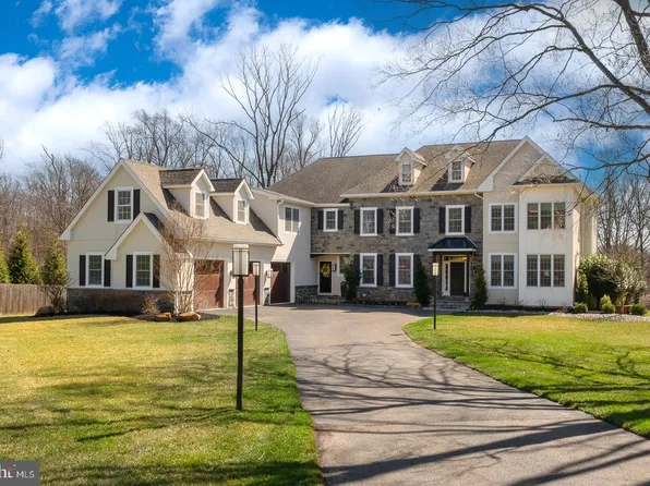 1300 Sugartown Rd, Berwyn, PA 19312