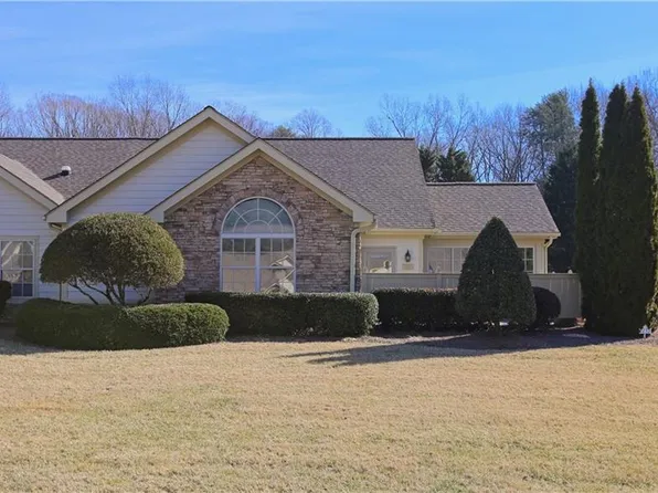 2233 Eagle Nesting Ln, Greensboro, NC 27407