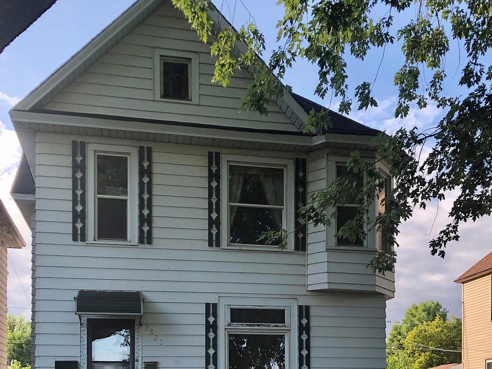 1st image of 2825 W 1st St #1