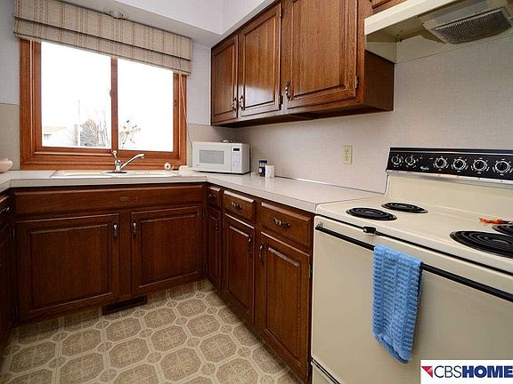 5th image of 10361 Sprague St