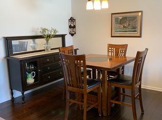 805 Leicester Rd APT 115, Elk Grove Village, IL 60007