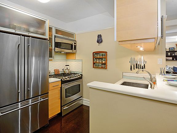 4th image of 65 W 95th St APT 6C