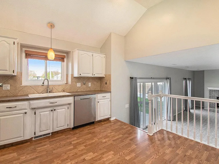 7202 S 155th Ave — Photo 5