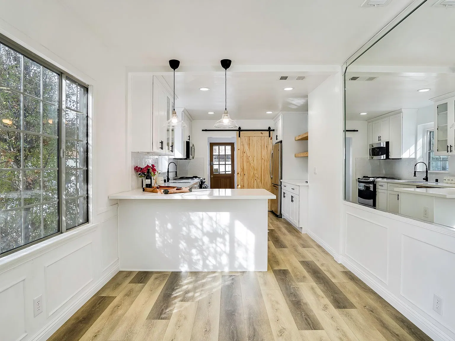 14157 Califa St — Photo 3