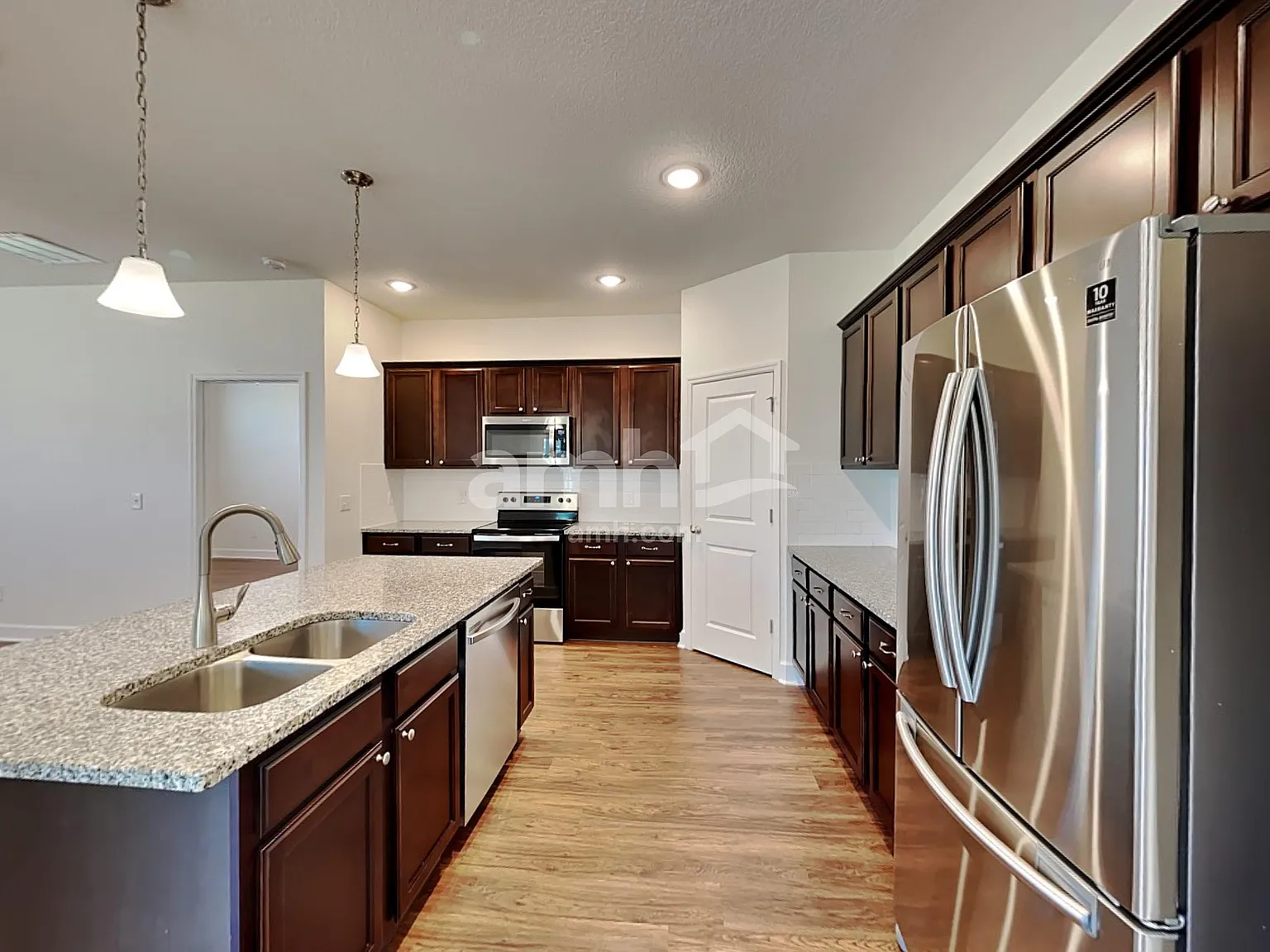 3 bed, 2.0 bath, 1700 sqft, $2,475 — Photo 3