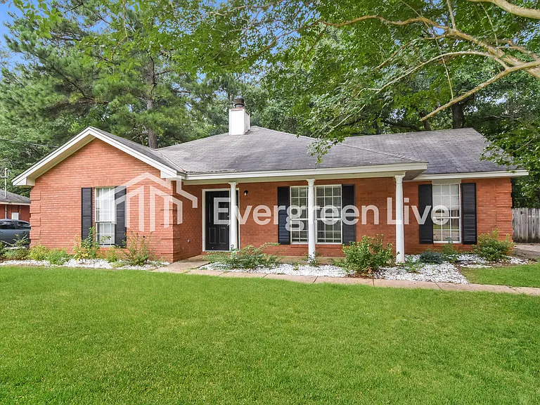 525 Saddlewood Dr — Photo 2