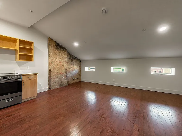 129-131 W Elder St — Photo 18