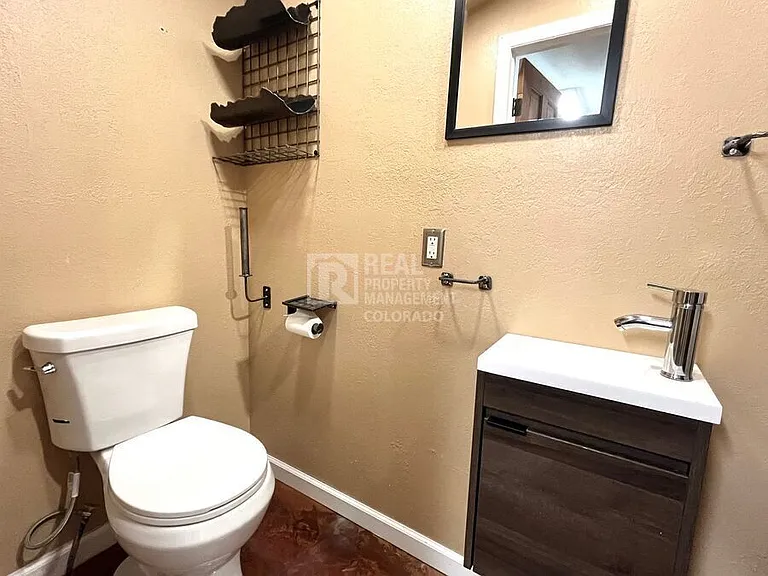 727 W Cucharras St — Photo 18