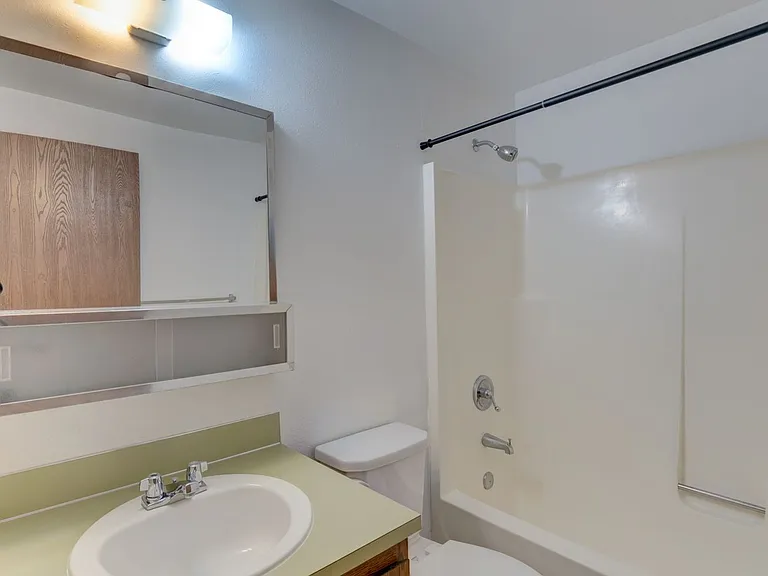 M1407: Horizons West Apartments — Photo 9
