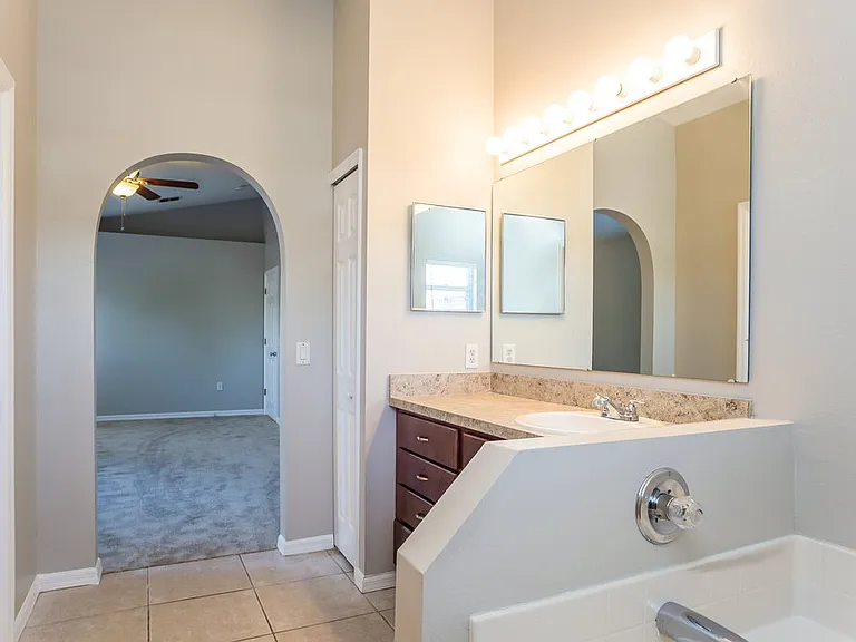 142 Woodbury Pines Cir — Photo 9