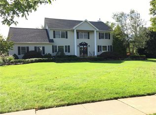 3 Regent Dr, Monroe Township, NJ 08831