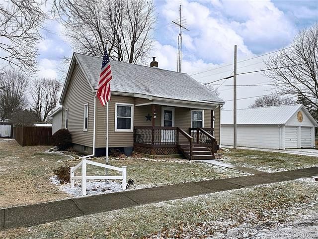 1st image of 102 N McElroy St