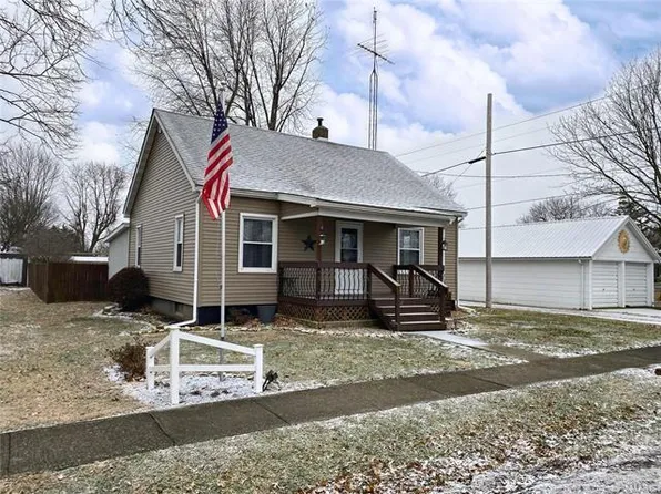 102 N McElroy St, Raymond, IL 62560