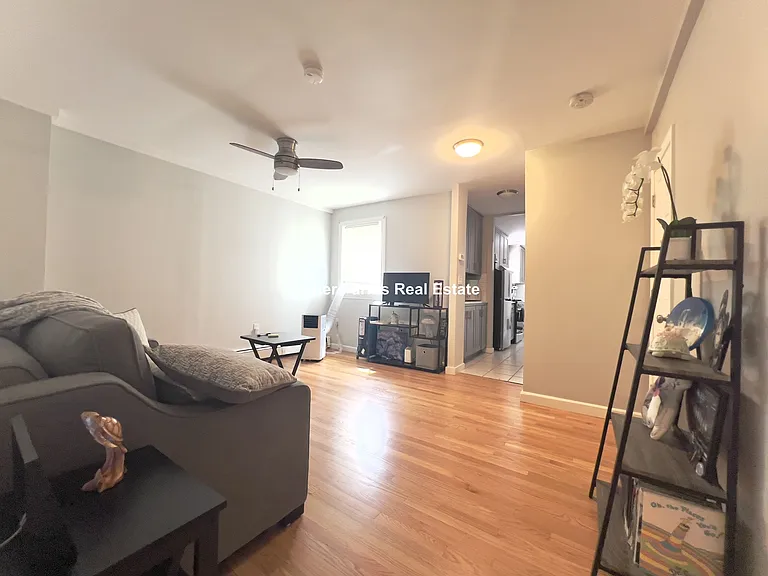 29 Lambert St #1L — Photo 4