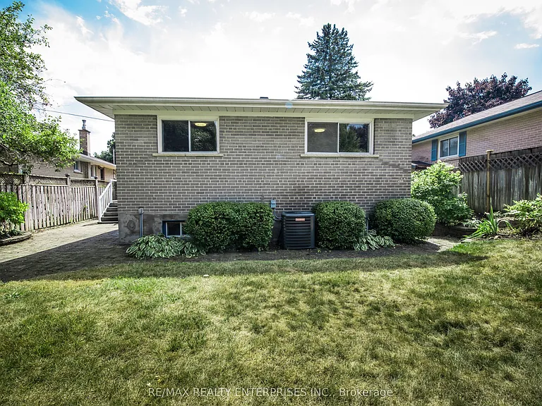 8 Weber Dr — Photo 26