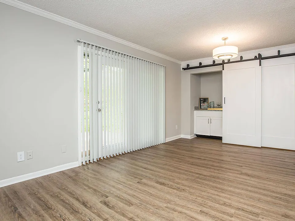 Kingston Pointe Apartments