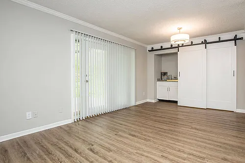 Kingston Pointe Apartments Photo 1