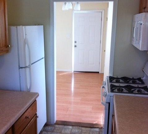 3rd image of 1616 Armory Pl