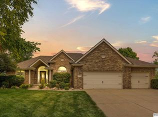 904 W Centennial Rd, Papillion, NE 68046