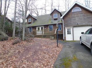 243 Snow Valley Dr, Drums, PA 18222