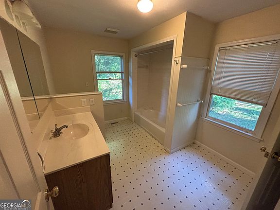 5th image of 1486 Blanche Dr SE