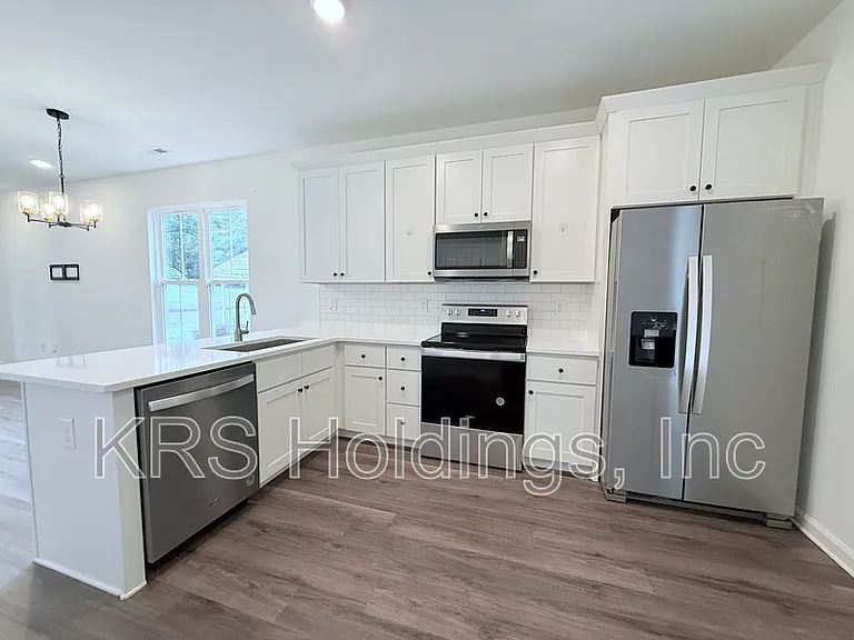 1420 Maplewood Dr #C — Photo 6